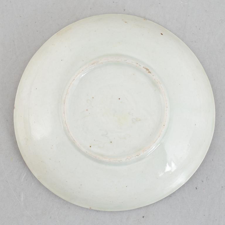 A group of 11 Chinese export porcelain pieces, Qing dynasty, 18th century.