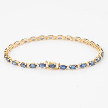 Bracelet 18K gold with oval-cut sapphires and brilliant-cut diamonds.