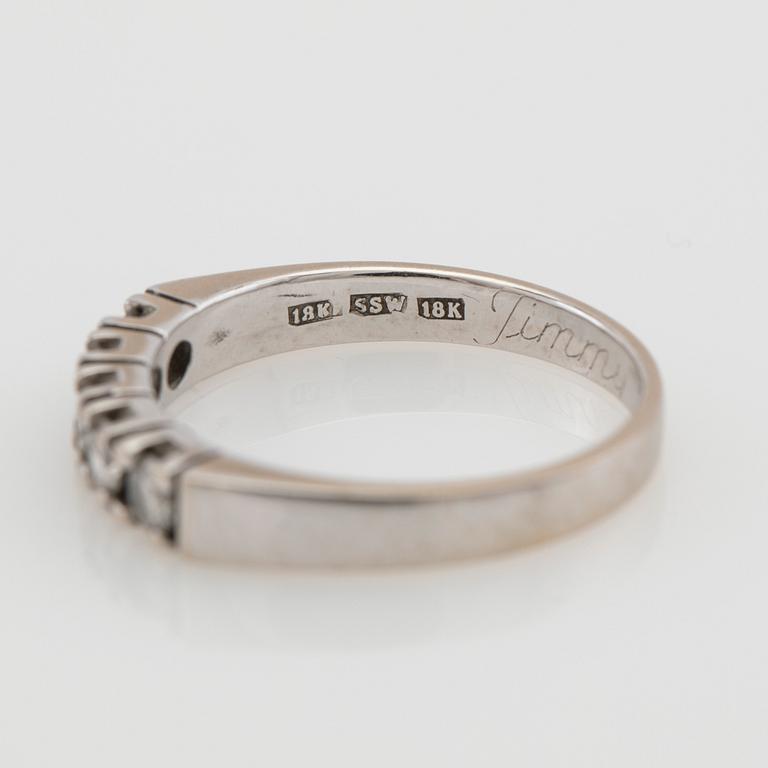 Ring, 18K white gold with brilliant-cut diamonds.