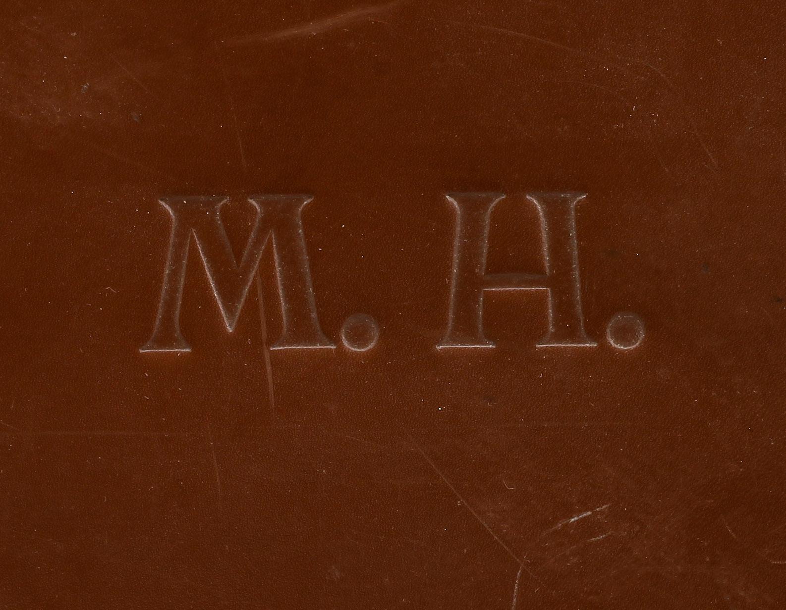 RESVÄSKA MED TOALETTINREDNING, omkr 1900-talets mitt. 
.