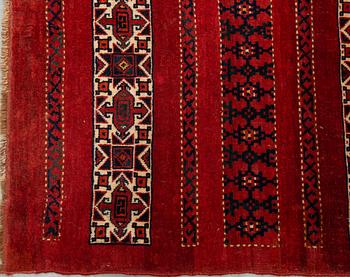 CHUVAL, antik Kirgiz/Turkmen, ca 115,5 x 209-211 cm (samt kortsidorna med ca 0,5-1 cm slätväv).