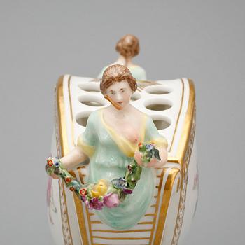 VASER, ett par, porslin, Royal Copenhagen, 1900-talets första hälft.