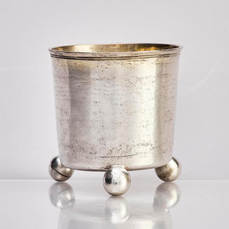 A Swedish 17th century silver beaker, mark of David Richter the elder, Stockholm (active 1630-77 (78)).