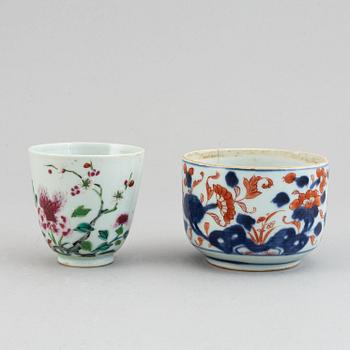 A group of 7 porcelain objects, Qing dynasty, 18th/19th century.