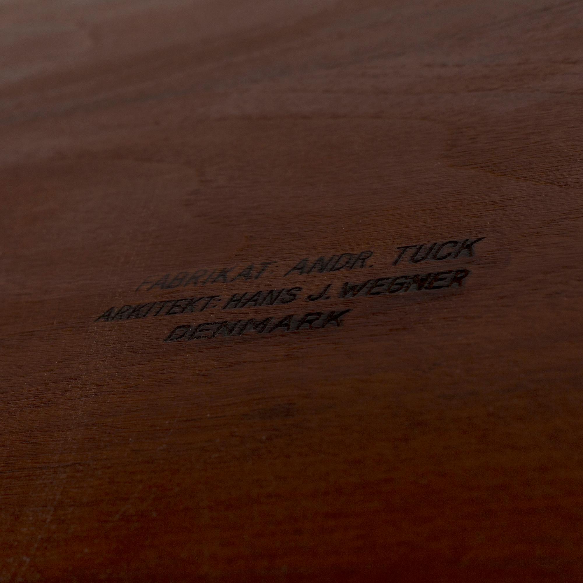 A 1950s/1960s coffie table by Hans Wegner.