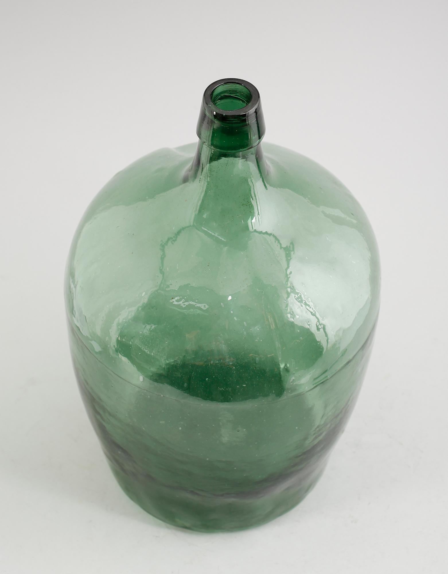 FLASKA, grönt glas, sannolikt 1700-tal.