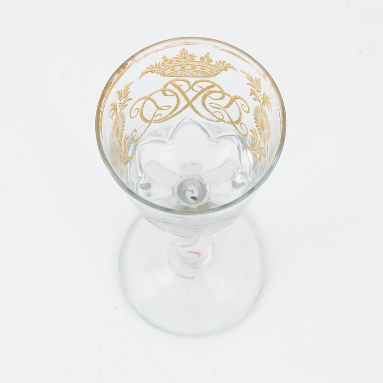 An engraved wine glass possibly from Göteborgs glasbruk, 18th century.