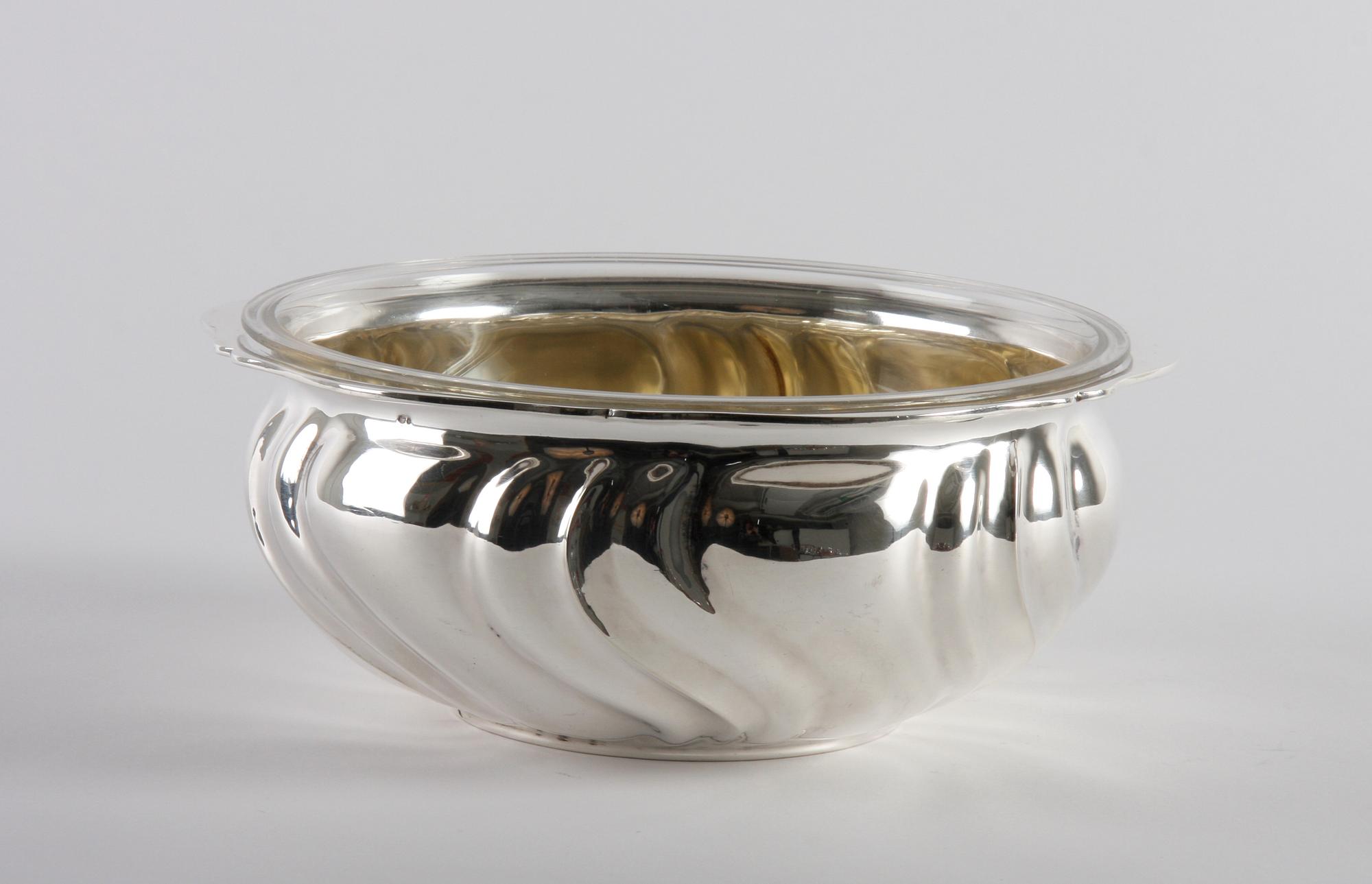 SKÅL med glasinsats, silver, rokokostil, importstämplar.