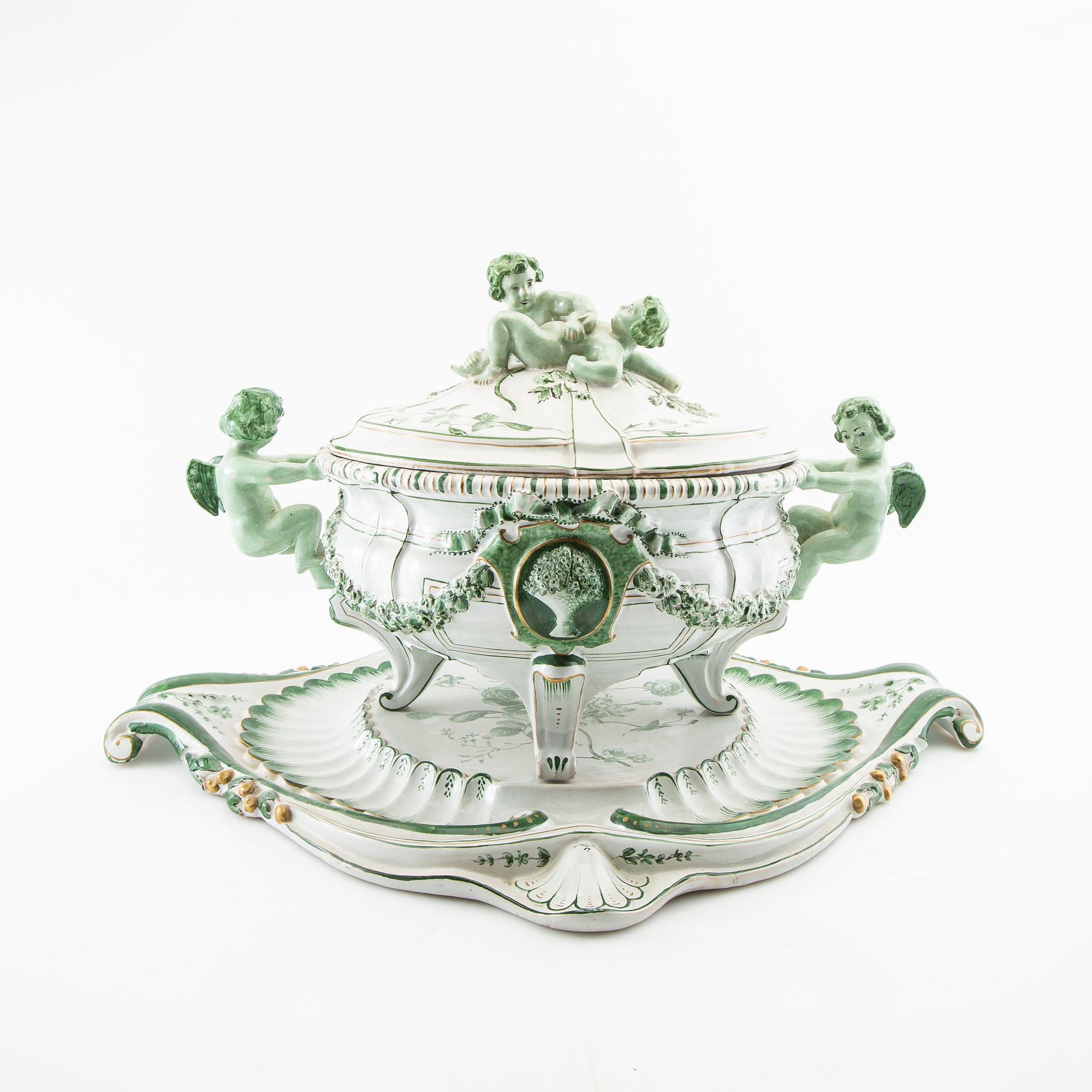 Terrin med lock och fat Louis XV-stil 1900-talets första hälft.