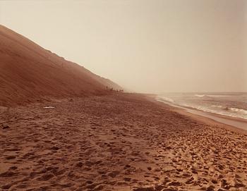 81. Joel Meyerowitz, "Long Nook Beach", 1976.