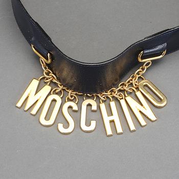 SKÄRP/BÄLTE, 2 st, Moschino.