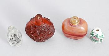 SNUSFLASKOR, 4 st, porslin, glas och sten, Kina, sannolikt 1900-tal.