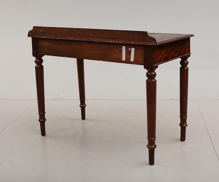 SKRIVBORD, England, 1800-talets andra hälft.