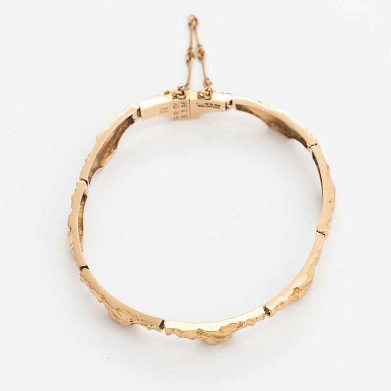 Björn Weckström, A 14K gold bracelet "Golden bridge". Lapponia 1986.