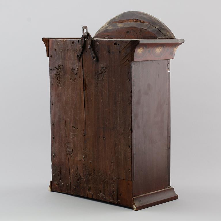 HÄNGSKÅP, allmoge, 1800-tal.