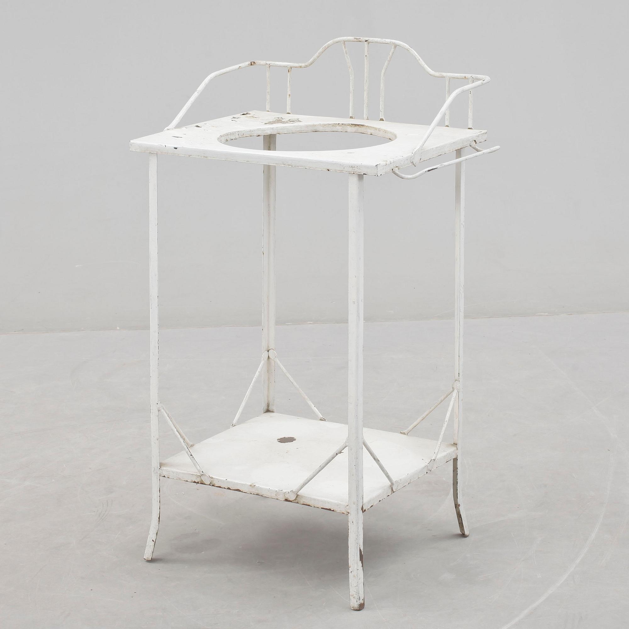 TOILETTBORD/TVÄTTBORD, 1900-talets första hälft.