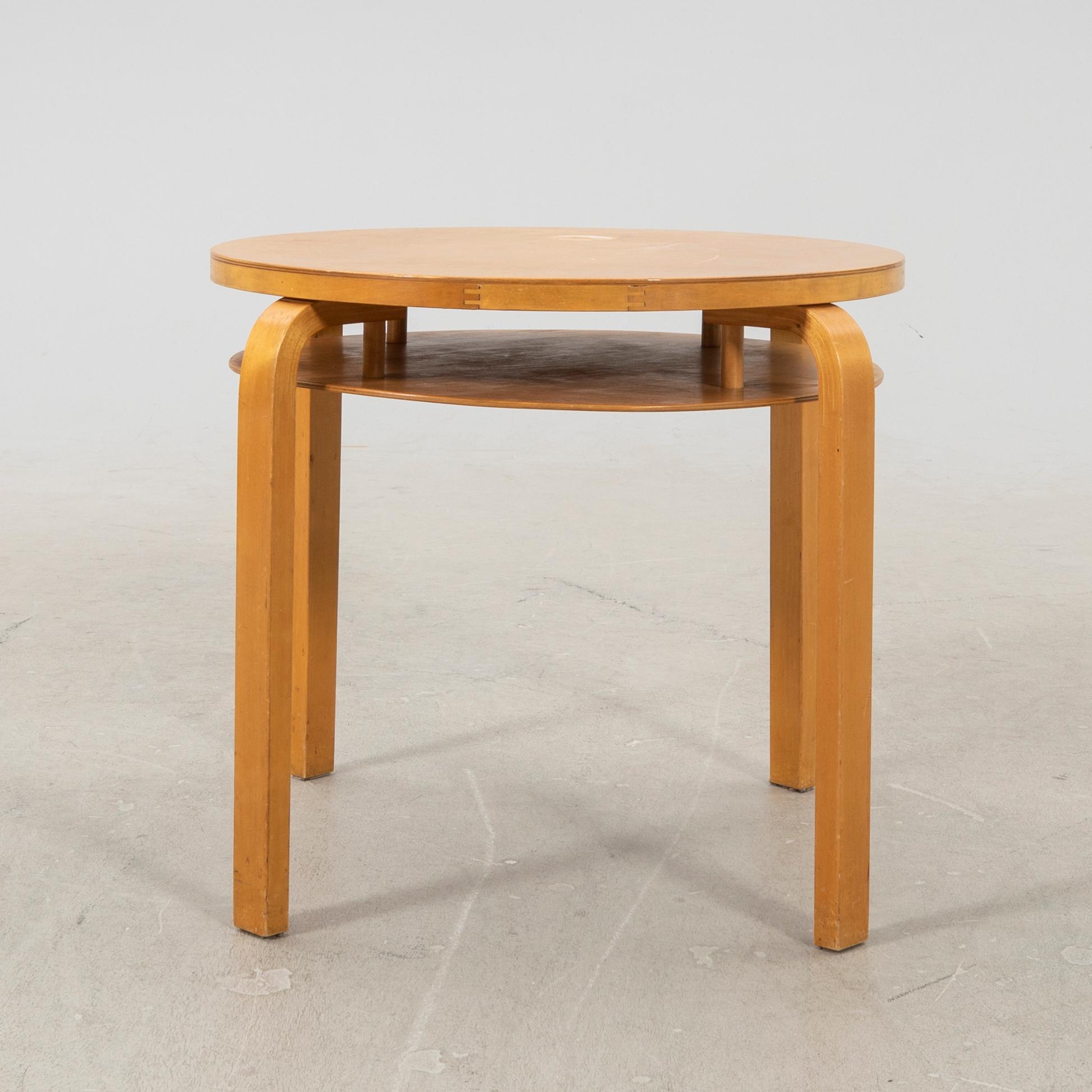 Alvar Aalto, soffbord, modell 70, O.y Huonekalu-ja Rakennustyötehdas, Artek, Finland.