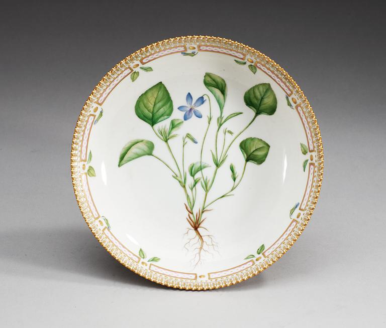 A Royal Copenhagen 'Flora Danica' cake stand, Denmark, 20th Century.