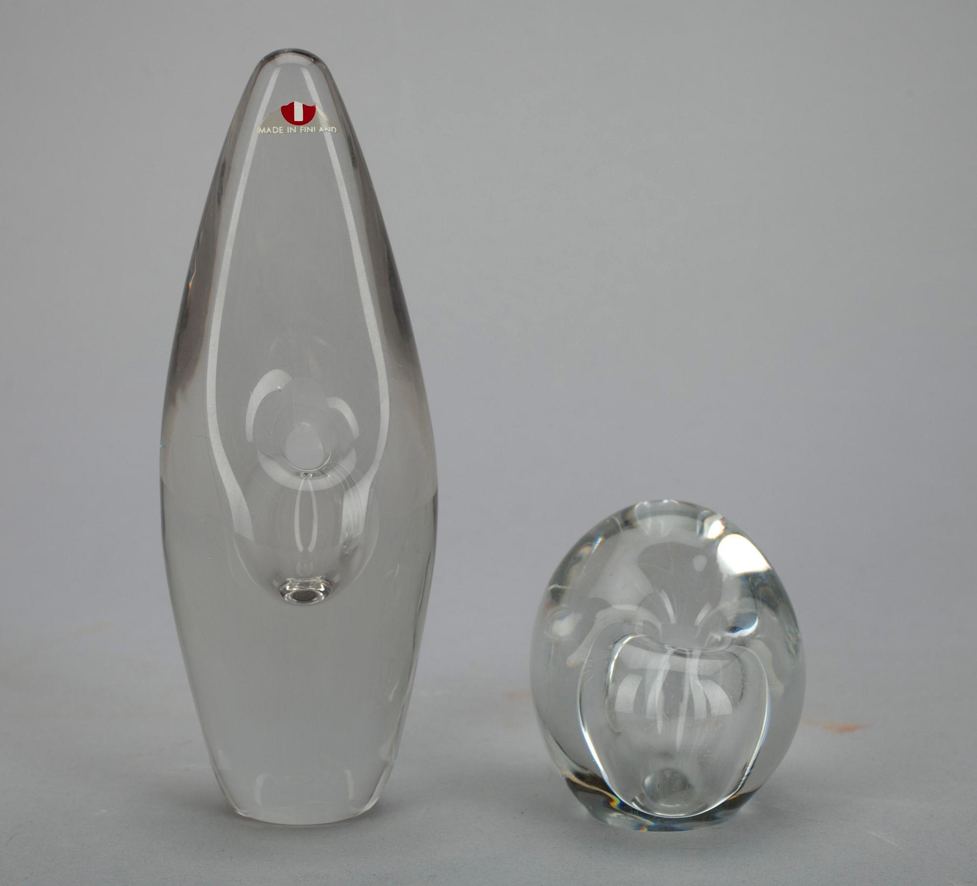 SKULPTURER, 2 st, glas, "Hjärtat" resp "Orkidé" Timo Sarpaneva, Iittala.