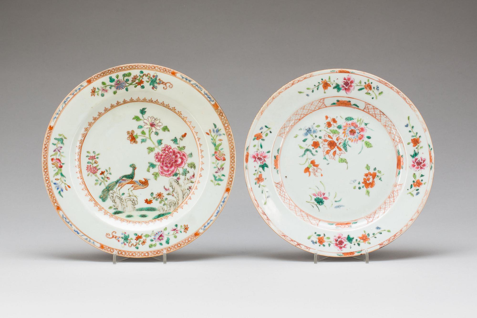 TALLRIKAR, 2 st. Porslin, Kina Qianlong(1736-1795).