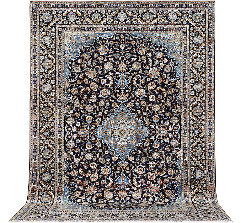 A Kashan carpet, c. 393 x 271 cm.