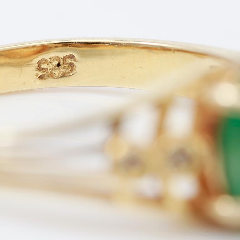 RING, gröntonad jade.