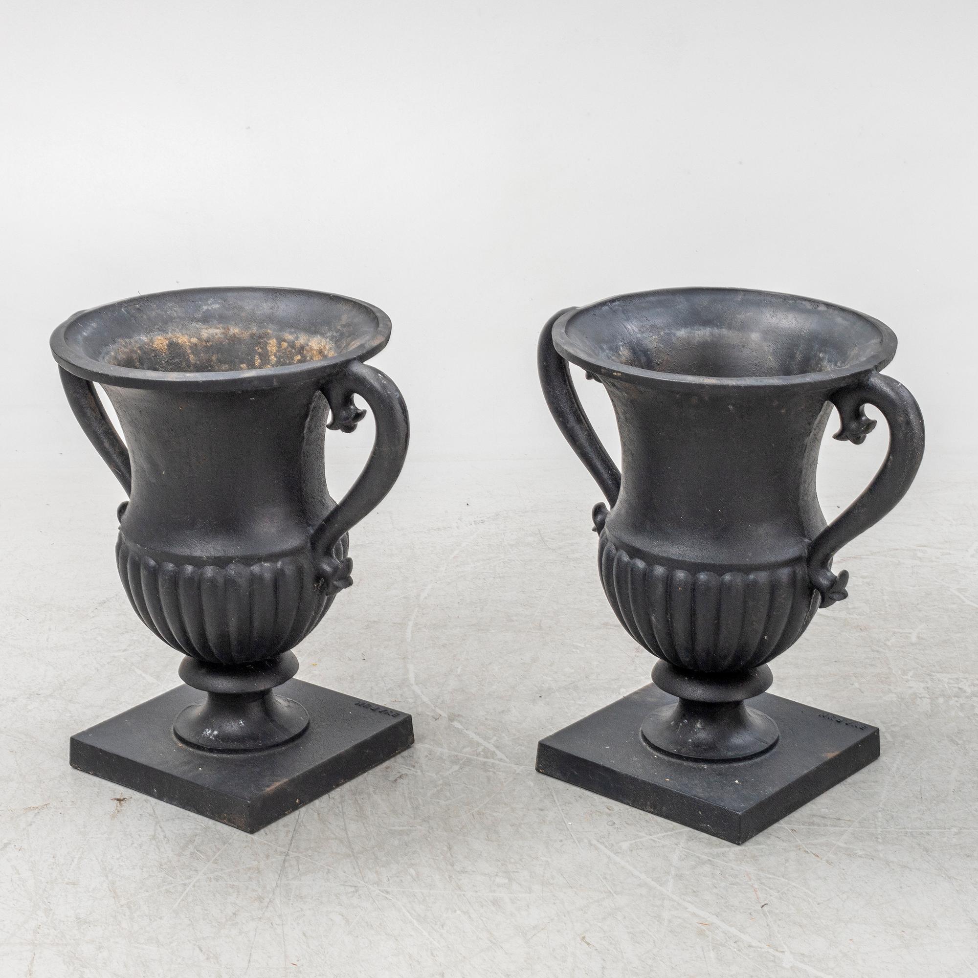 Urnor, ett par, "Prakturnan", Byarums Bruk, 2000-tal.