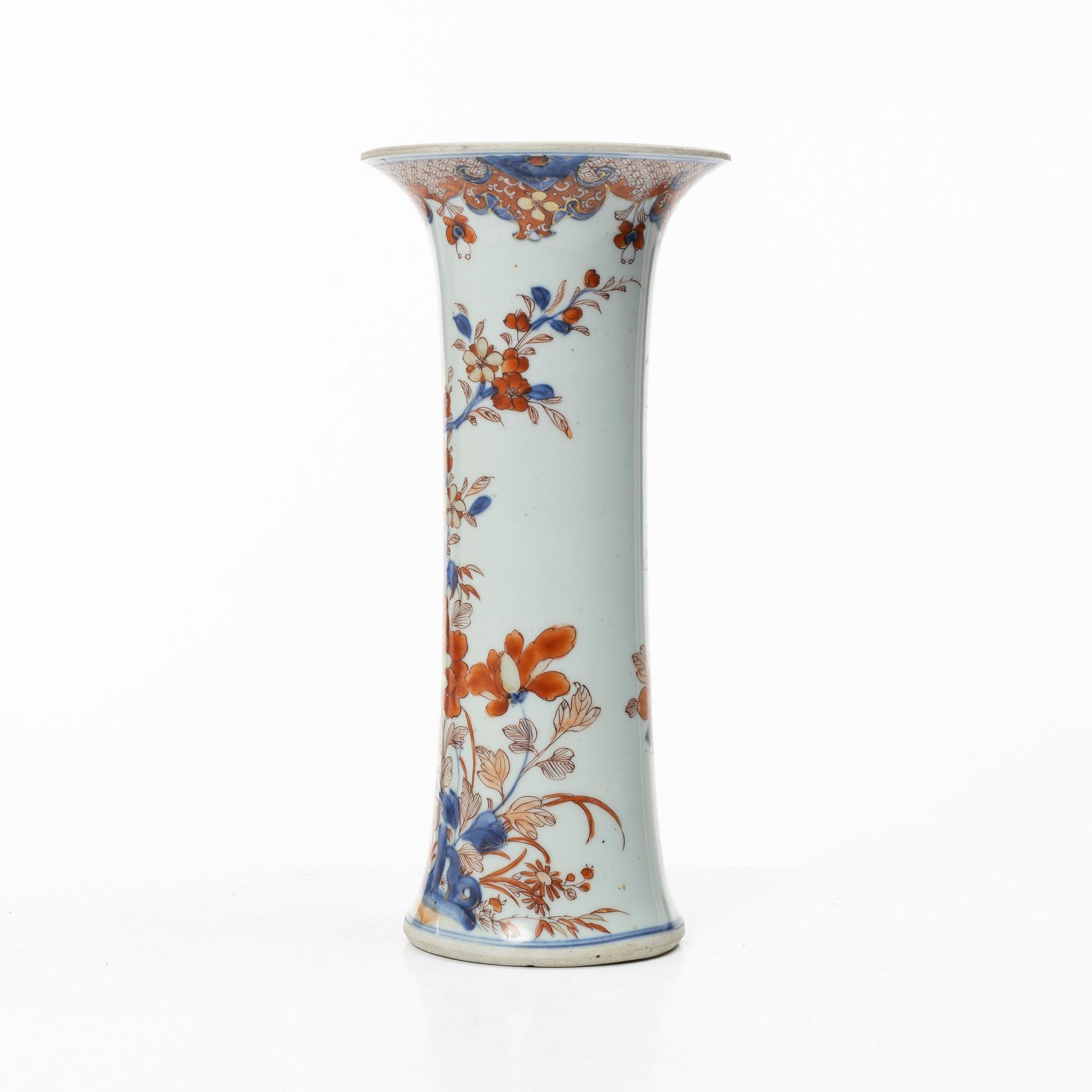 A porcelain vase, China, 18th century.