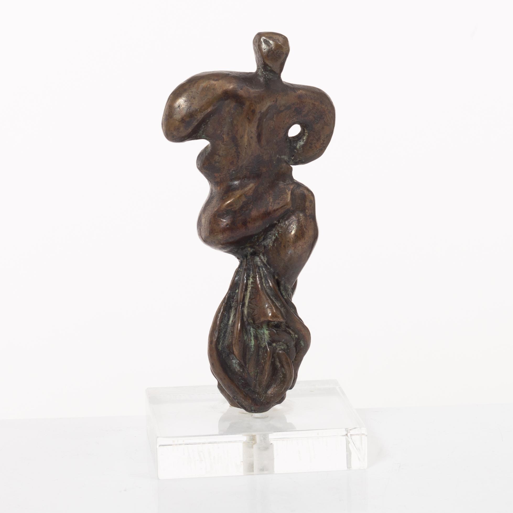 Timo Solin, Porträtt i helfigur.