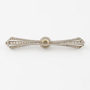 A brooch with a pearl and old-cut diamonds.
