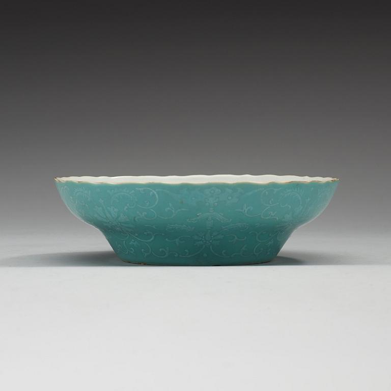 SKÅL, porslin. Qing dynastin med Daoguangs märke och period i rött (1821-50).
