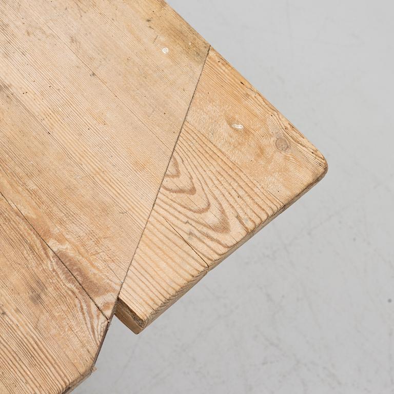 A pine trestle table, 19th century.