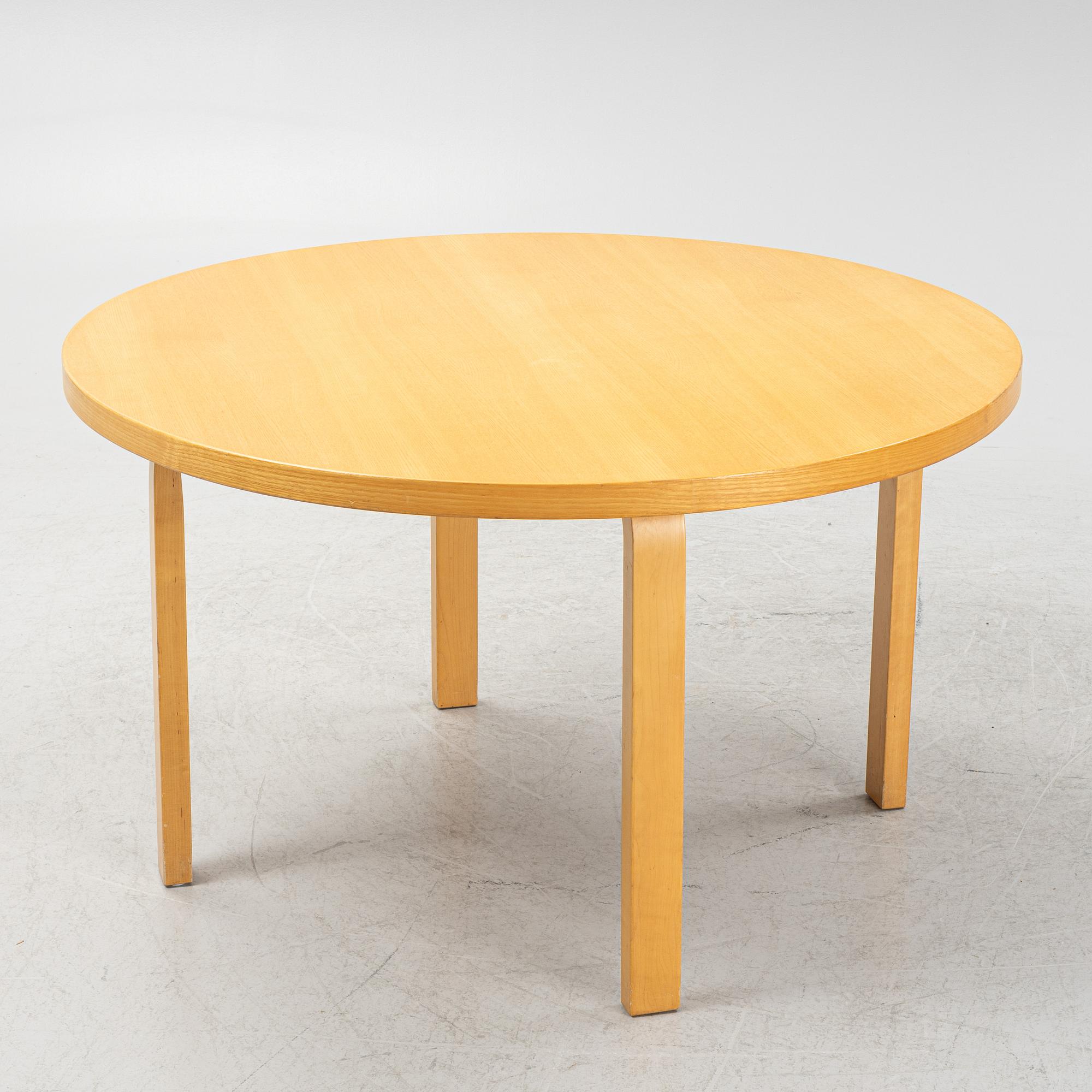 An Alvar Aalto, dining table, model 91, Artek, Finland.