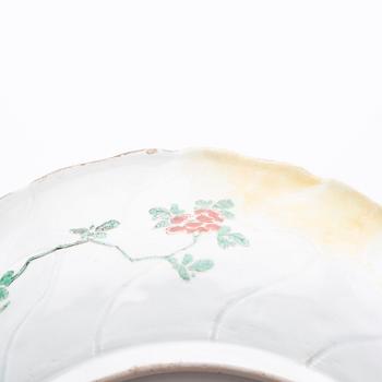 A famille verte dish, Qing dynasty, Kangxi (1662-1722).