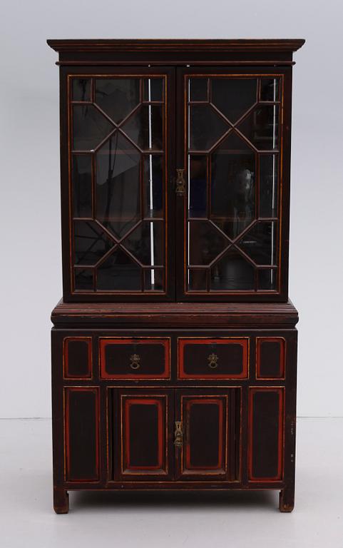 VITRINSKÅP, orientaliskt, omkring år 1900.