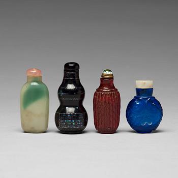 725. A group of four Chinese snuff bottles.