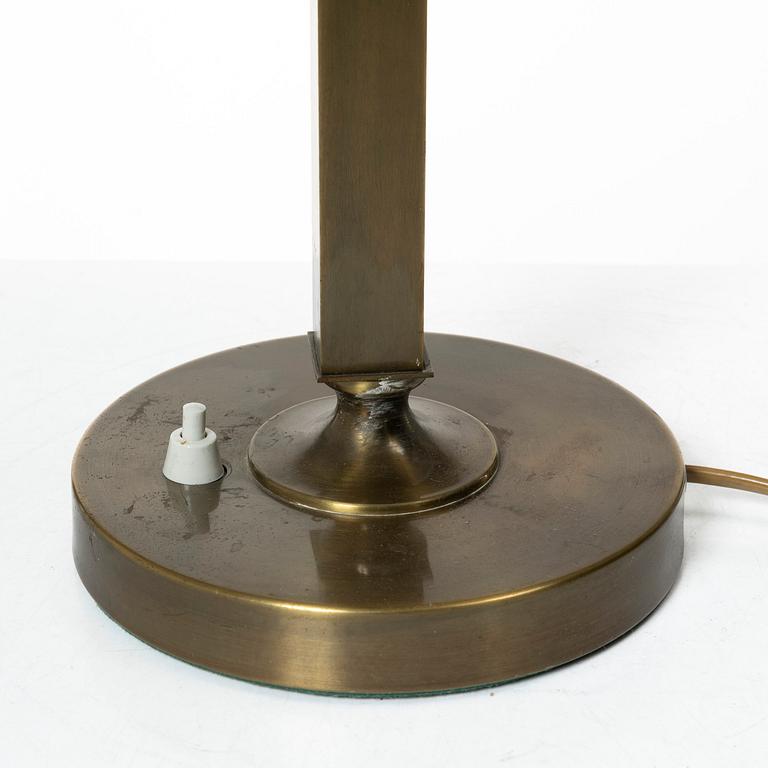 Einar Bäckströms Metallvarufabrik, a table lamp, model 7407, mid-20th century.