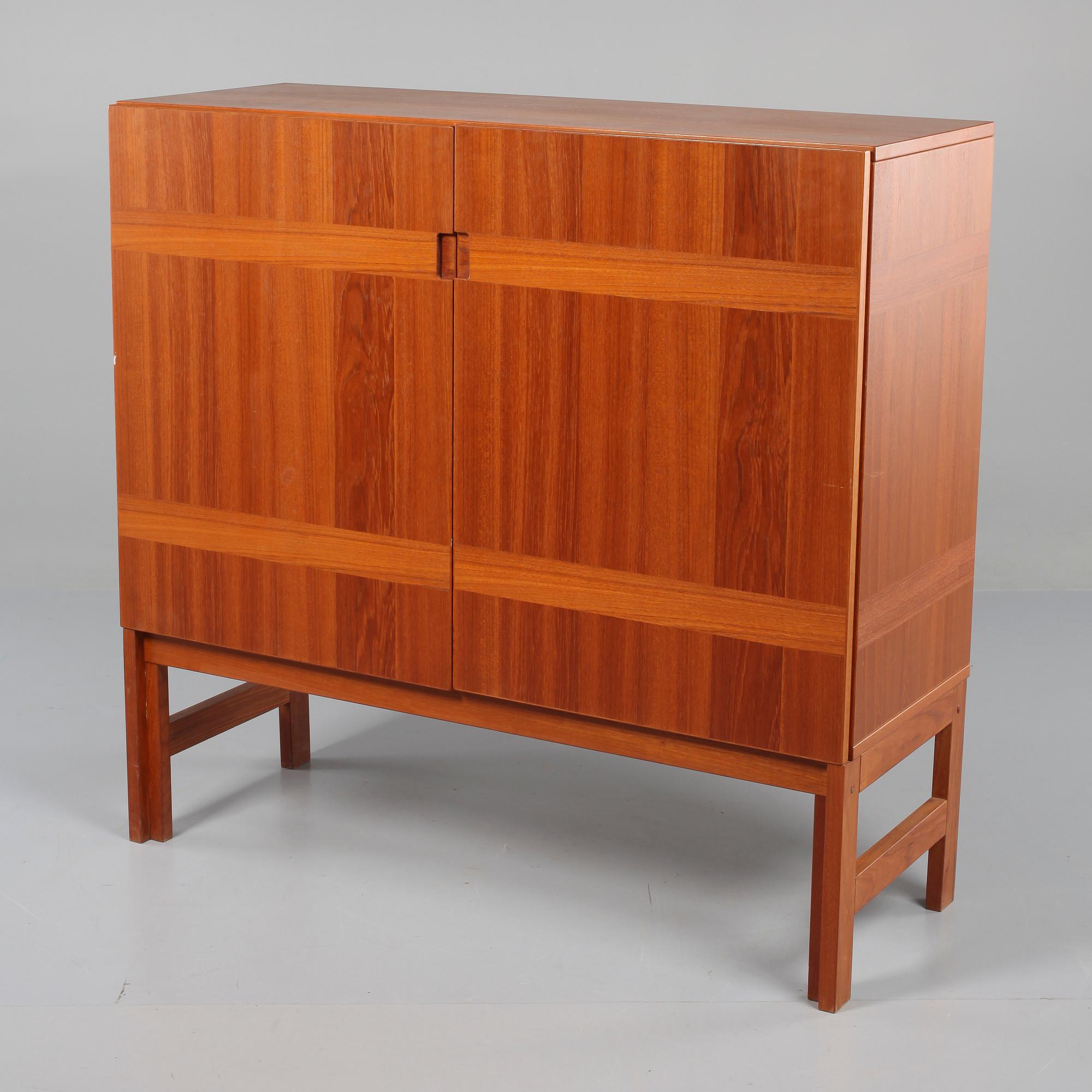SIDEBOARD, 1900-talets mitt.