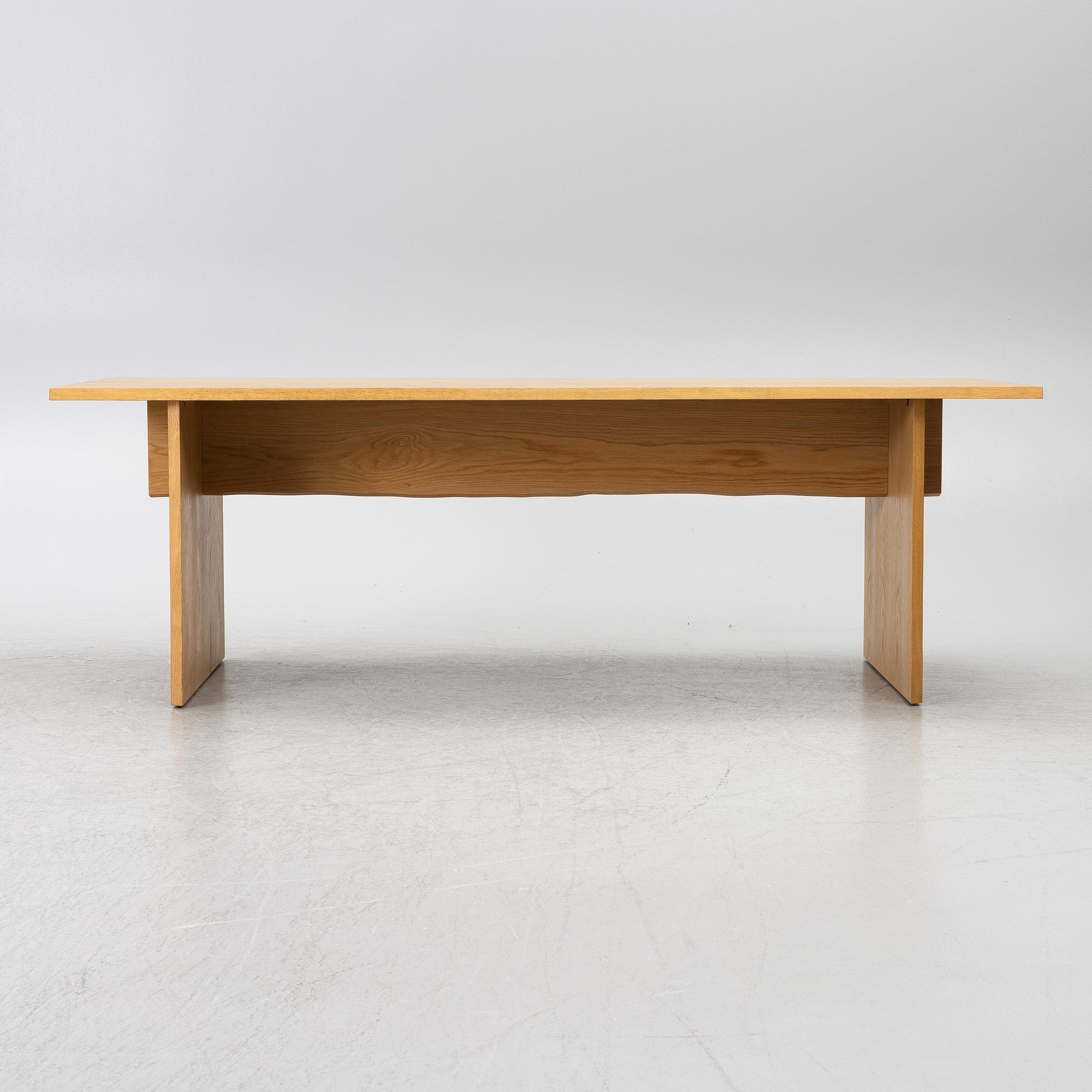 Philippe Malouin, a 'Bookmatch table'. Hem, 2021.