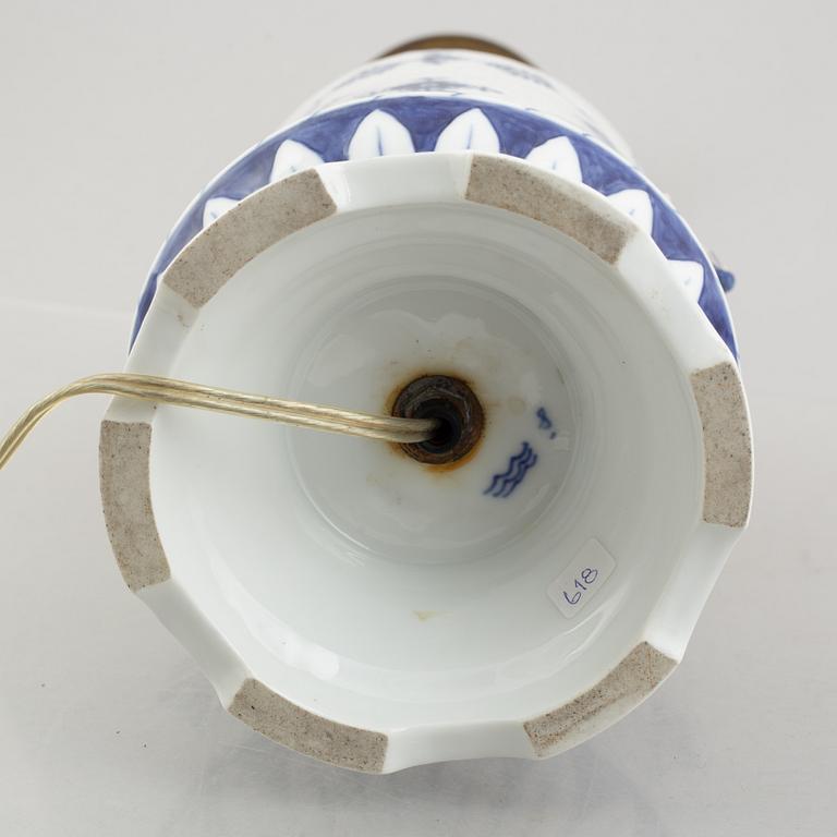 A 'Blue Fluted Plain' / 'Musselmalet' porcelain table lamp, Royal Copenhagen,19th century.