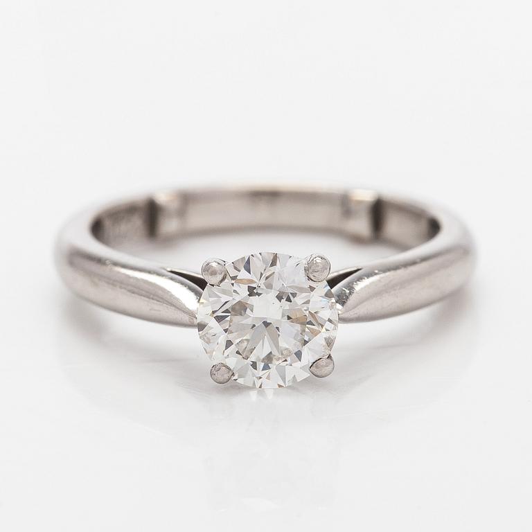 Sormus, briljanttihioitettu timantti 1,01 ct, platinaa.