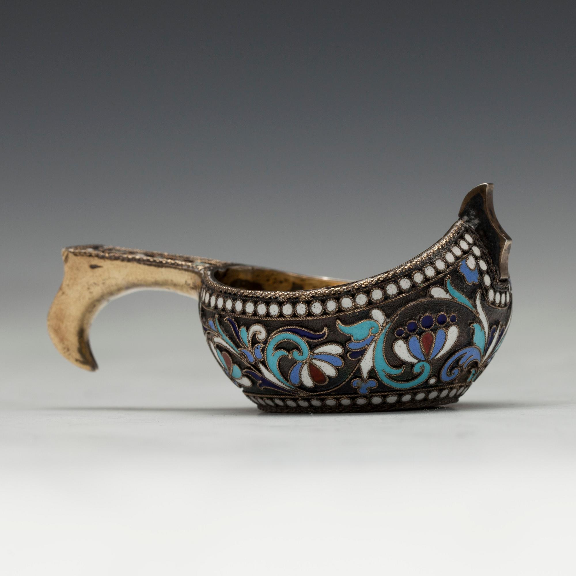 KÅSA, silver och emalj, cloisonné, Ryssland ca 1900.