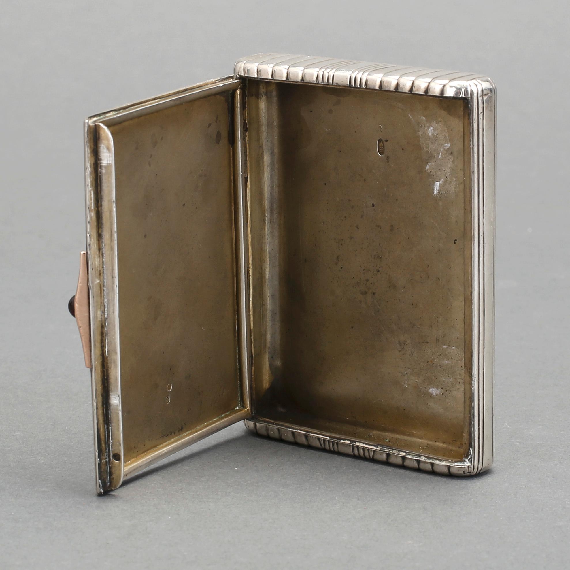CIGARETTETUI, silver, Ryssland, 1900-talets början. Vikt ca 188 gram.