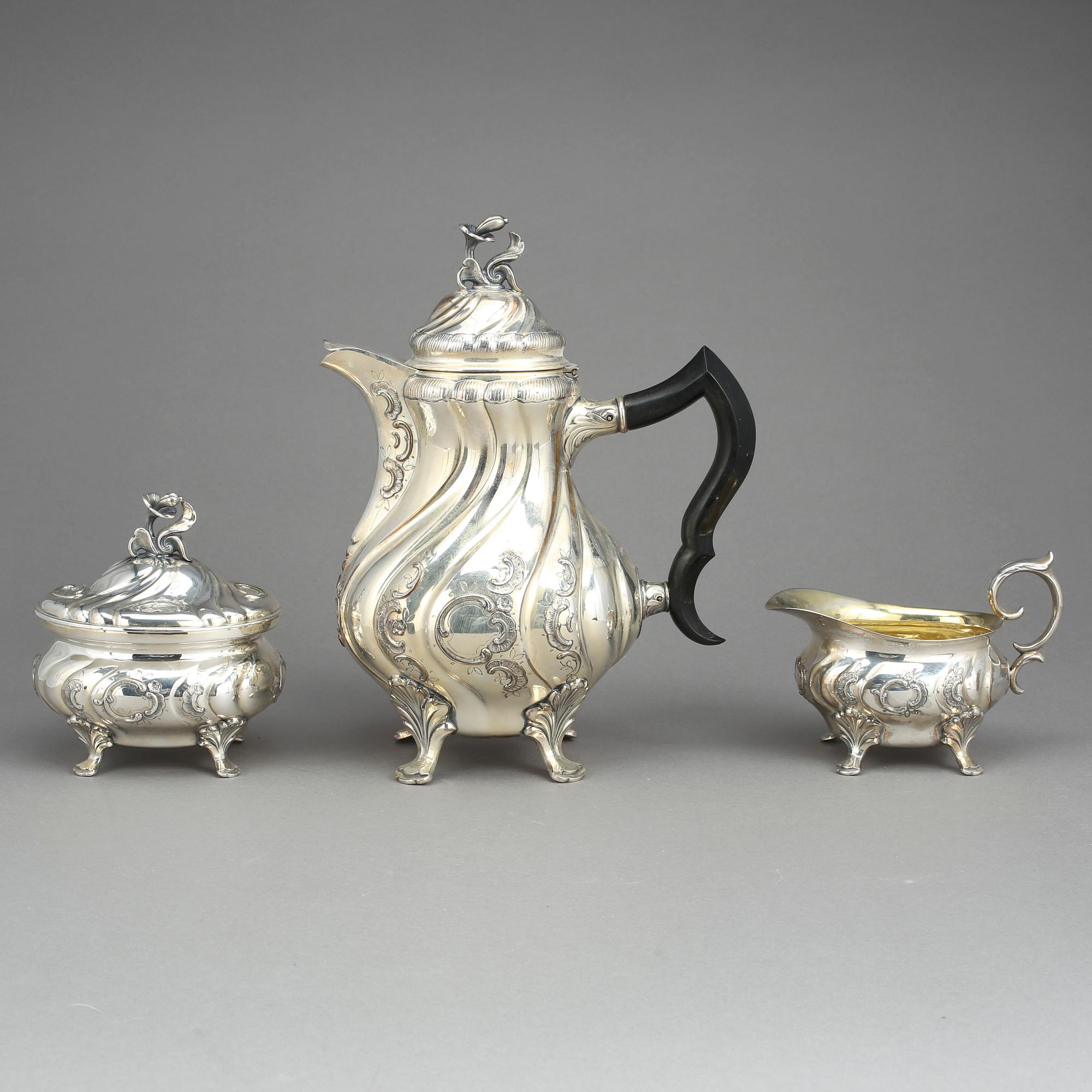 KAFFESERVIS, 3 delar, silver, rokokostil, CG Hallberg, Stockholm 1950-51. Tot ca 1330 gram.