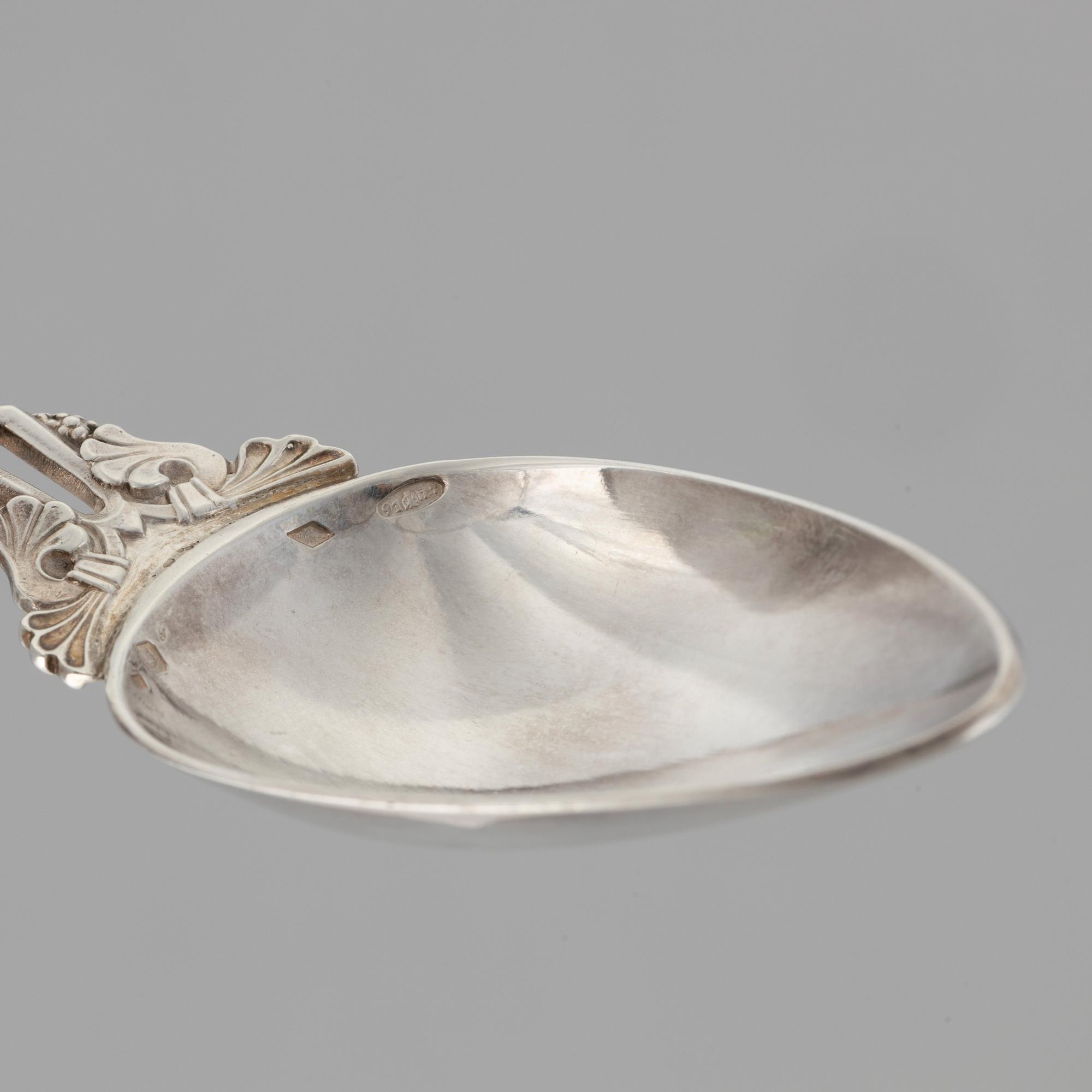 Firma Alexandre Gueyton, 12 st skedar, silver ur Youssopovs Skandinaviska servis, Paris, 1800-talets andra hälft,