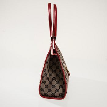 LAUKKU, Gucci.