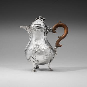 404. A Swedish 18th century silver coffee-pot, makers mark of Zacharias Ekfelt, Arboga 1771.