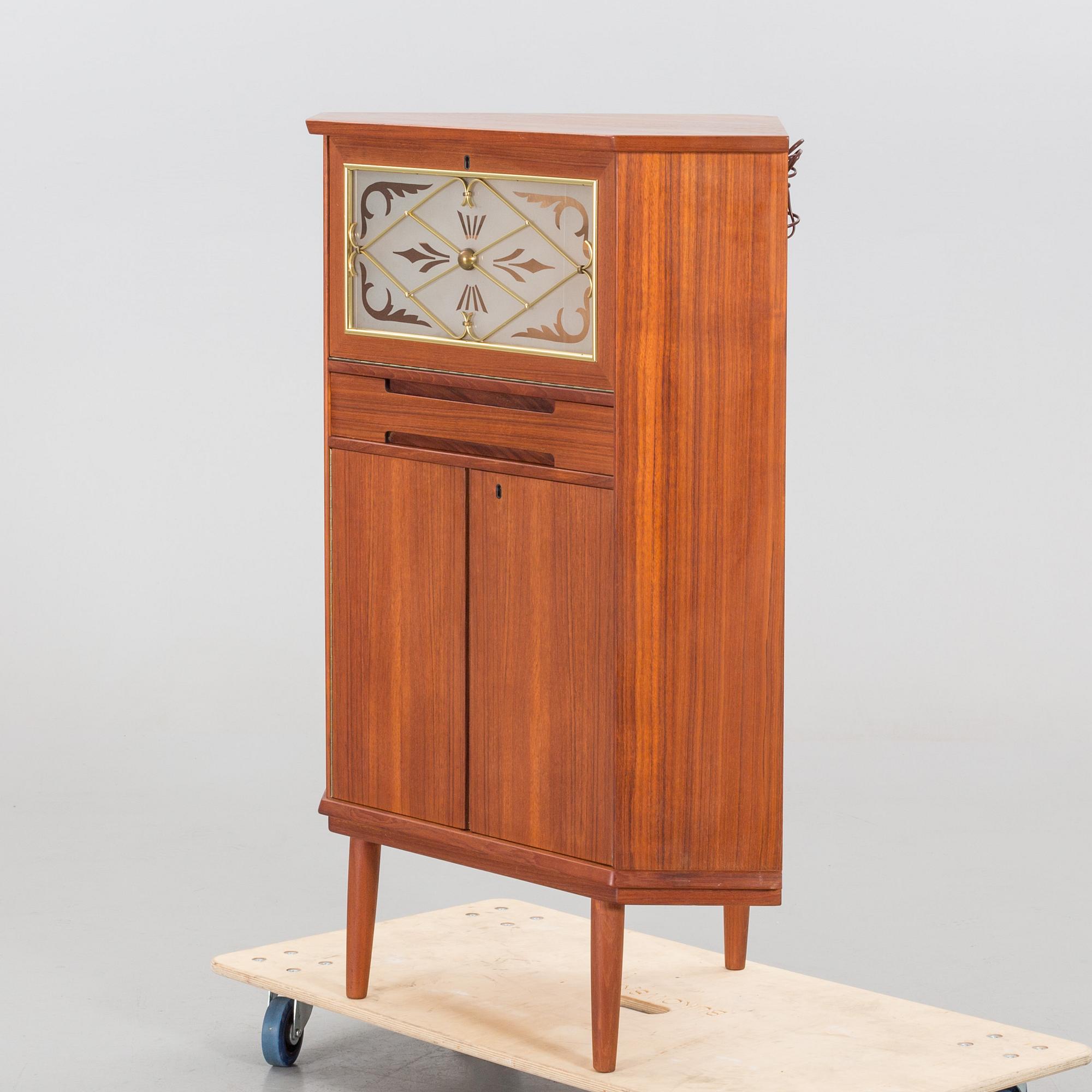 HÖRNSKÅP, TEAK, 1950-60-tal-.