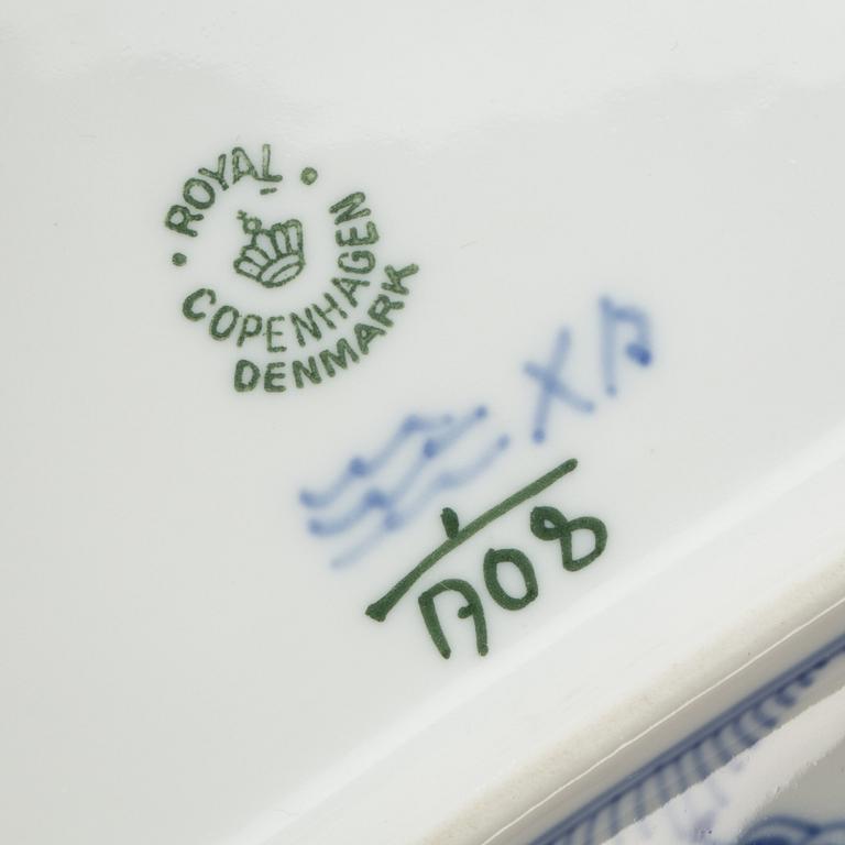 SERVISDELAR, 31 delar, porslin, "Musselmalet", Royal Copenhagen.