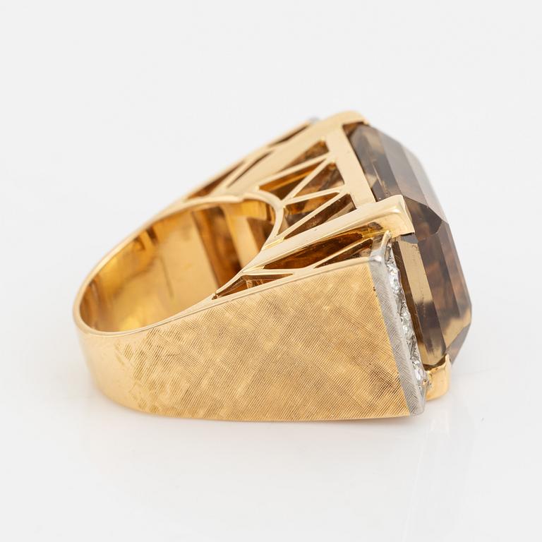 An 18K gold ring set with faceted quartz and old-cut diamons.